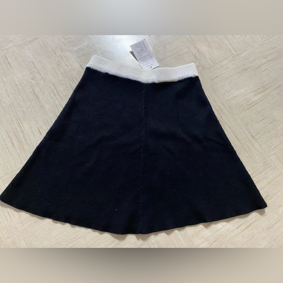 Black and white skirt - Picture 2 of 8